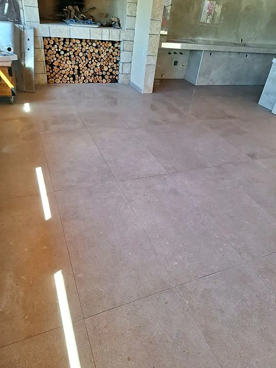 Pod u konobi. Pločice u izgledu terazza.